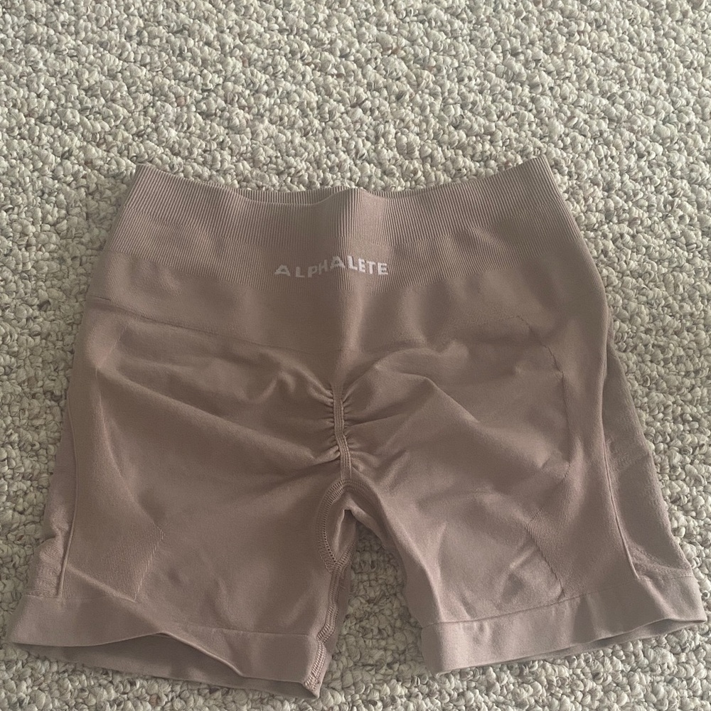 Alphalete Women's Contour Shorts color Porcelain